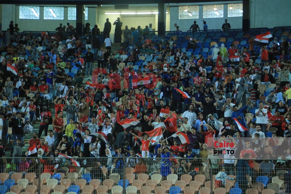 الجماهير تملأ مدرجات ستاد القاهرة مباراة مصر وغينيا بيساو
