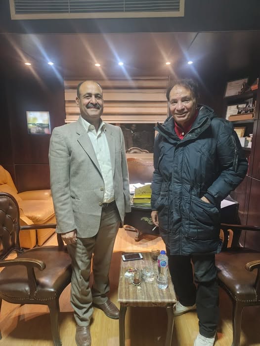 الفنان حمدي الوزير ومحاميه 