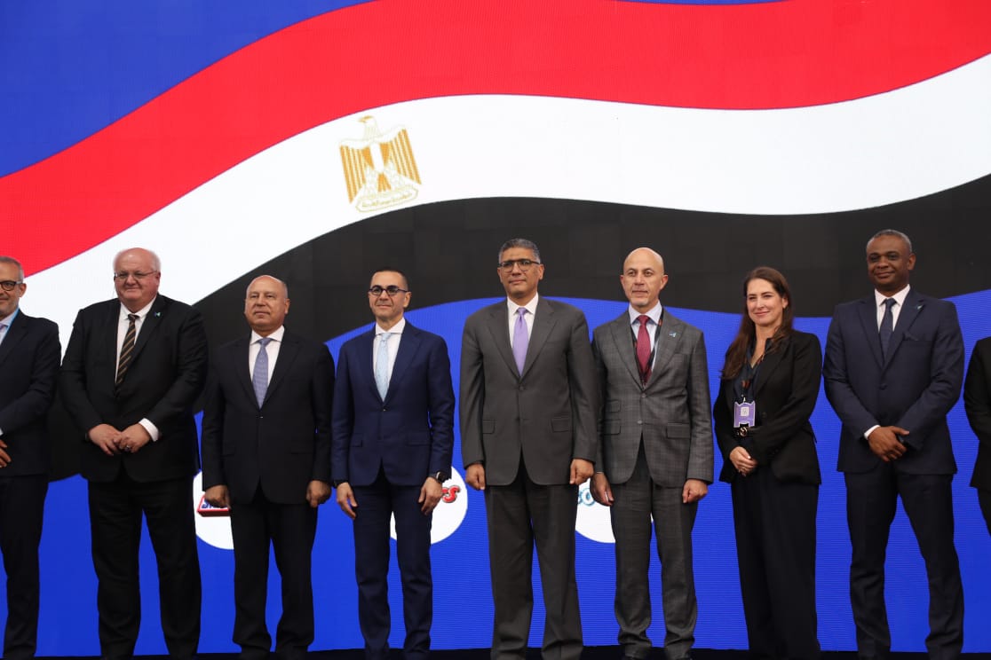 محافظ الجيزة يشهد تدشين خطوط الإنتاج الجديدة لشركة 