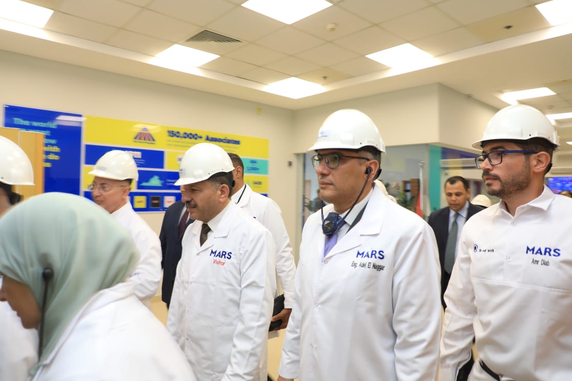 محافظ الجيزة يشهد تدشين خطوط الإنتاج الجديدة لشركة 