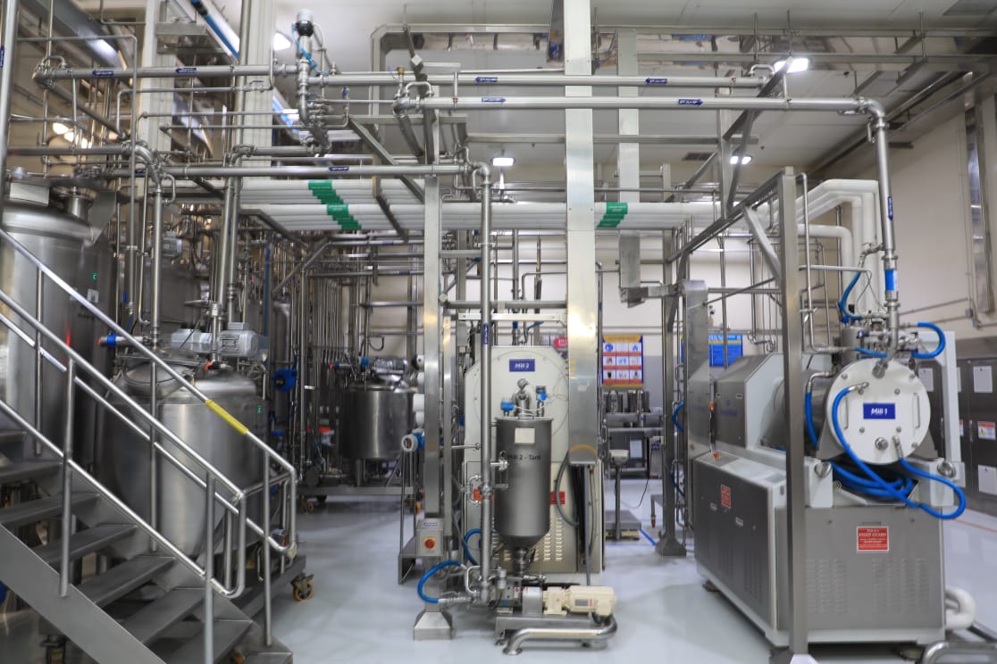 محافظ الجيزة يشهد تدشين خطوط الإنتاج الجديدة لشركة 