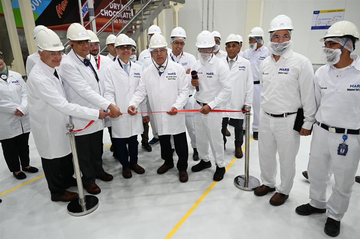 محافظ الجيزة يشهد تدشين خطوط الإنتاج الجديدة لشركة 