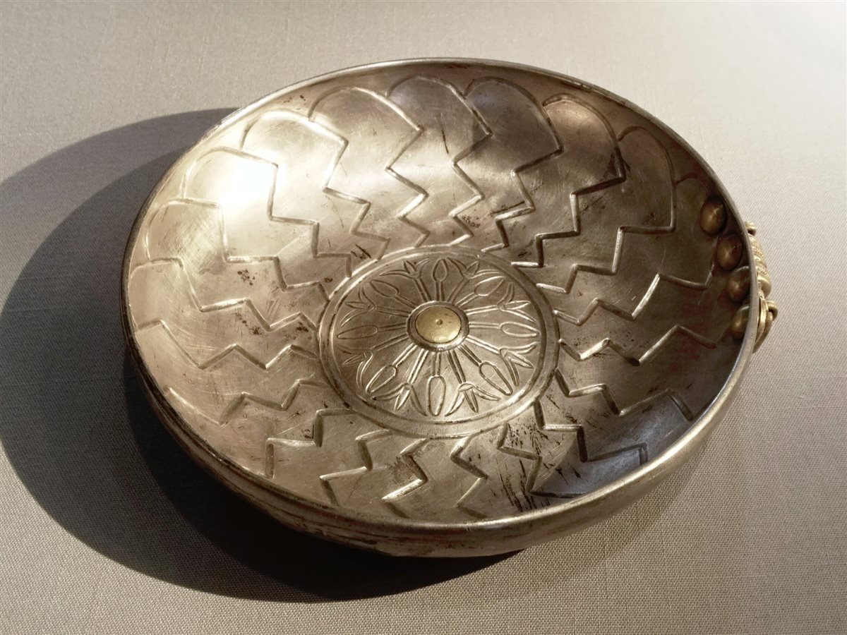 تحفة فضية من عصر بسوسنس الأول