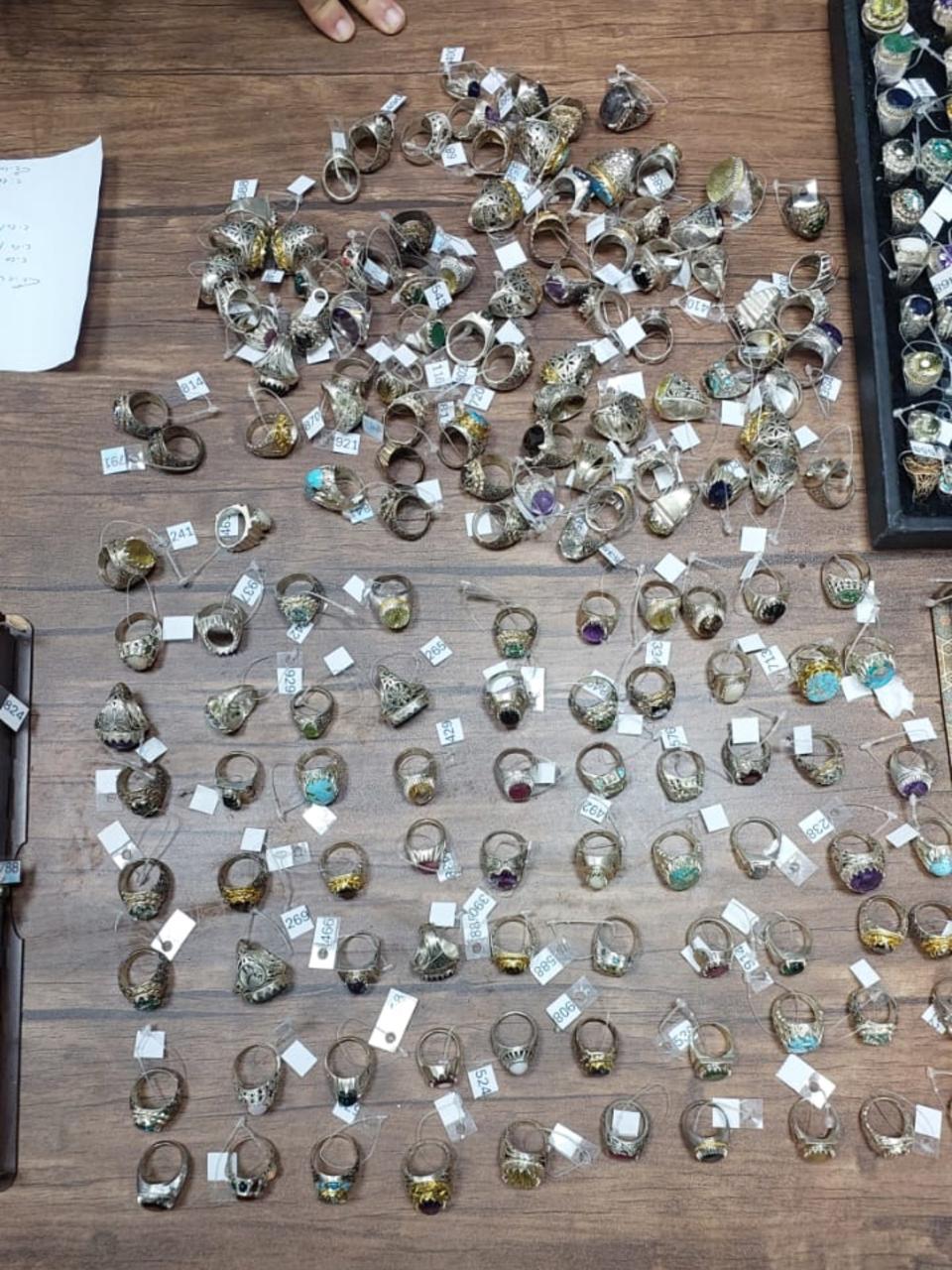 مضبوطات جمارك مطار القاهرة 