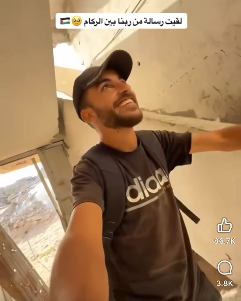 فلسطيني يوثق لحظة العودة لمنزله