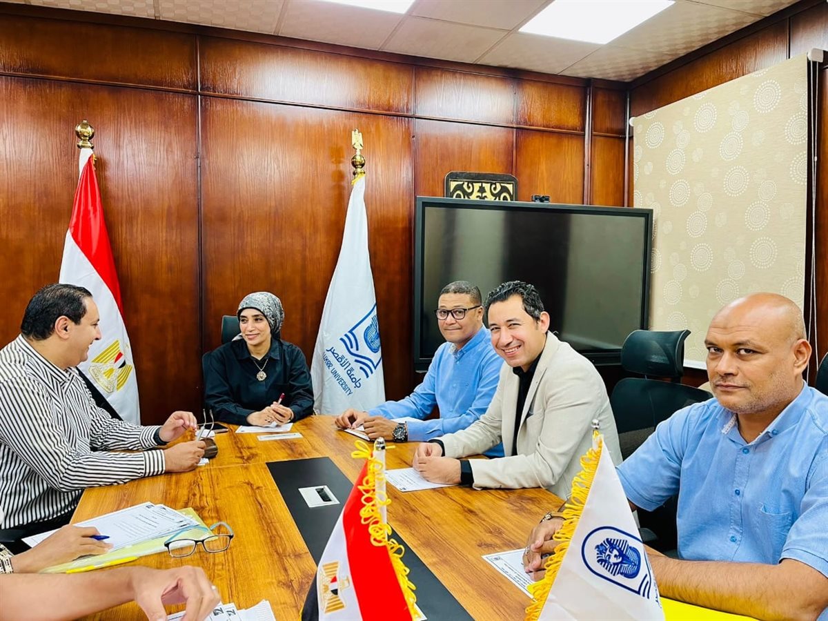 رئيس جامعة الأقصر تتابع إجراءات تسكين الطلاب 