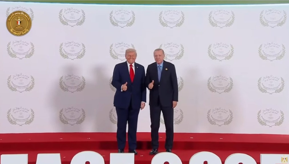 <strong>صور تذكايرية للرئيس الأمريكي ترامب مع القادة المشاركين بقمة شرم الشيخ للسلام</strong>