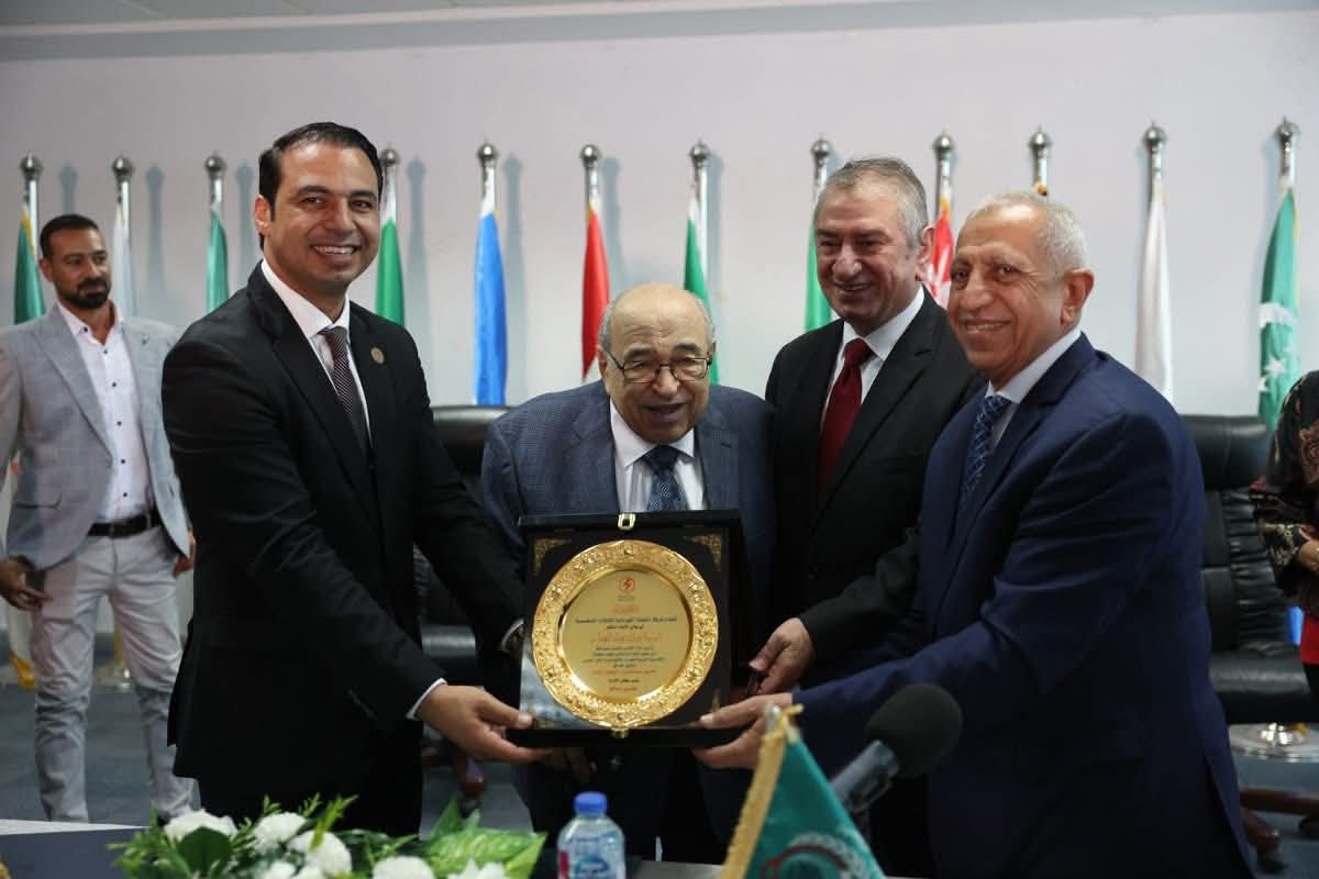 الأكاديمية العربية توقع مذكرة تفاهم مع شركة الشحنة الكهربائية لتعزيز التعاون المشترك