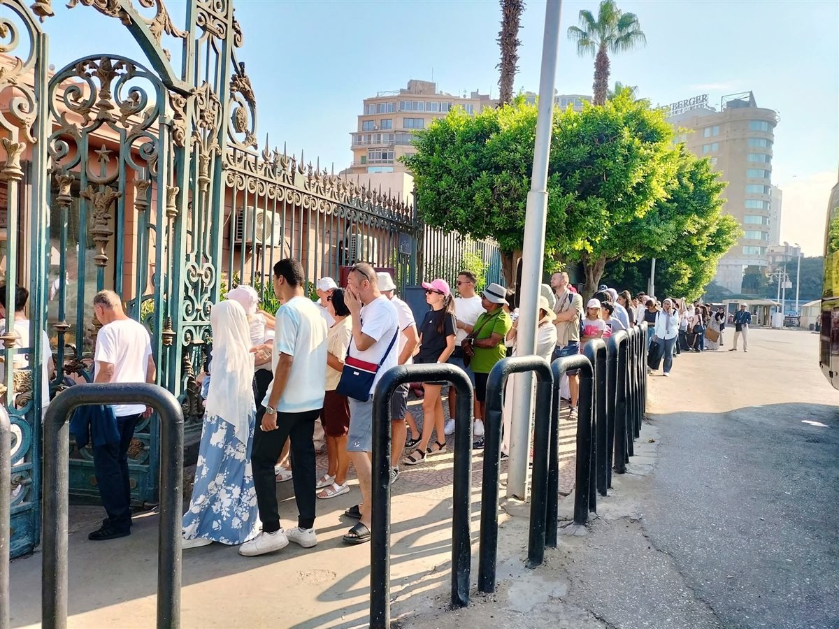 إقبال السائحين على المتحف المصري بالتحرير&nbsp;