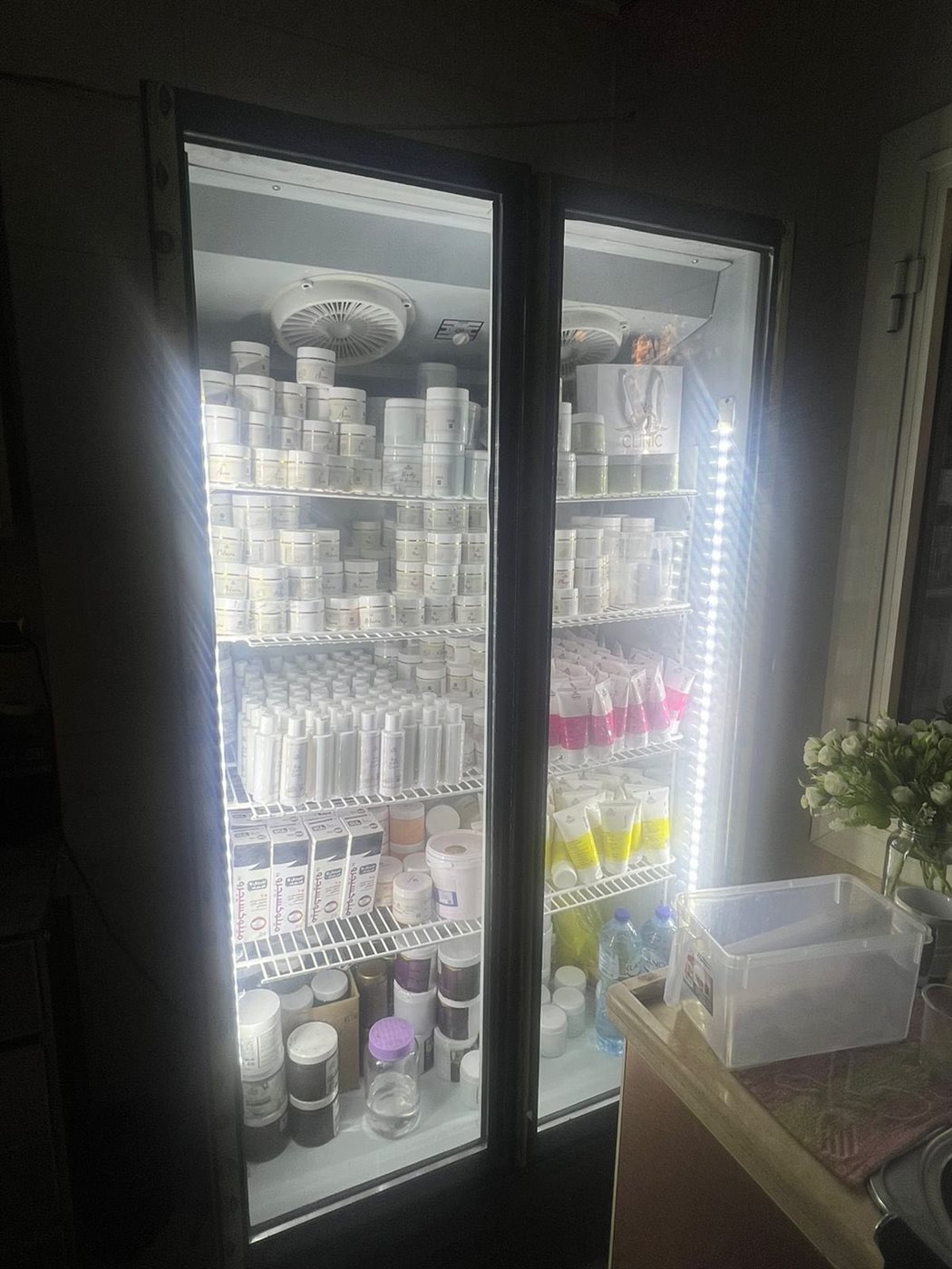 الصحة تغلق مركزًا غير مرخص للتجميل في مدينة نصر تديره منتحلة صفة طبيب