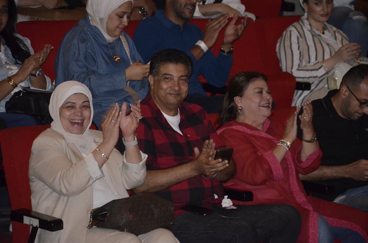 ماجدة زكي تحضر عرض آسير ضمن فعاليات مهرجان نقابة المهن التمثيلية للمسرح المصري