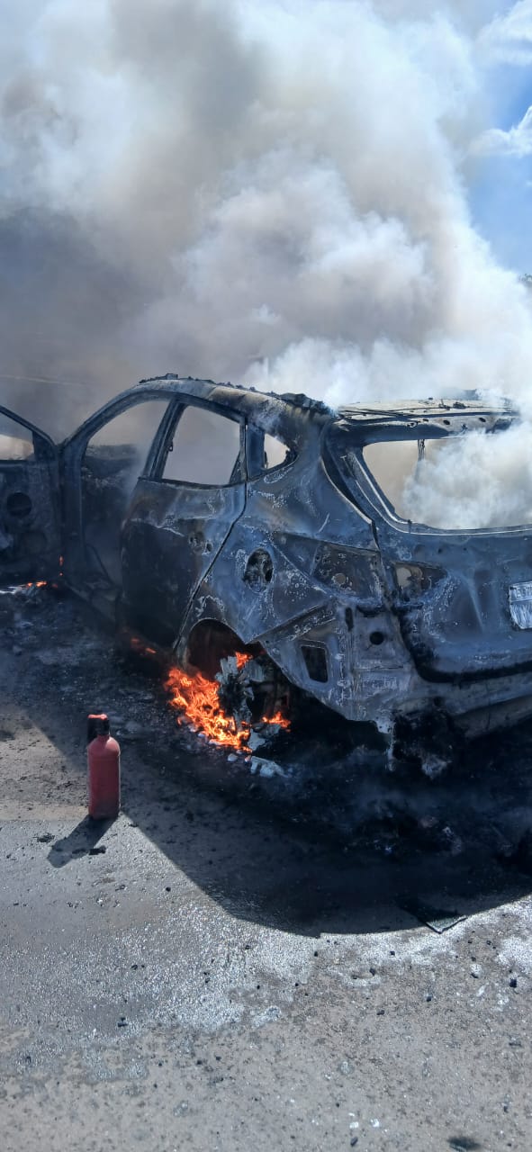 سيارة محترقة 