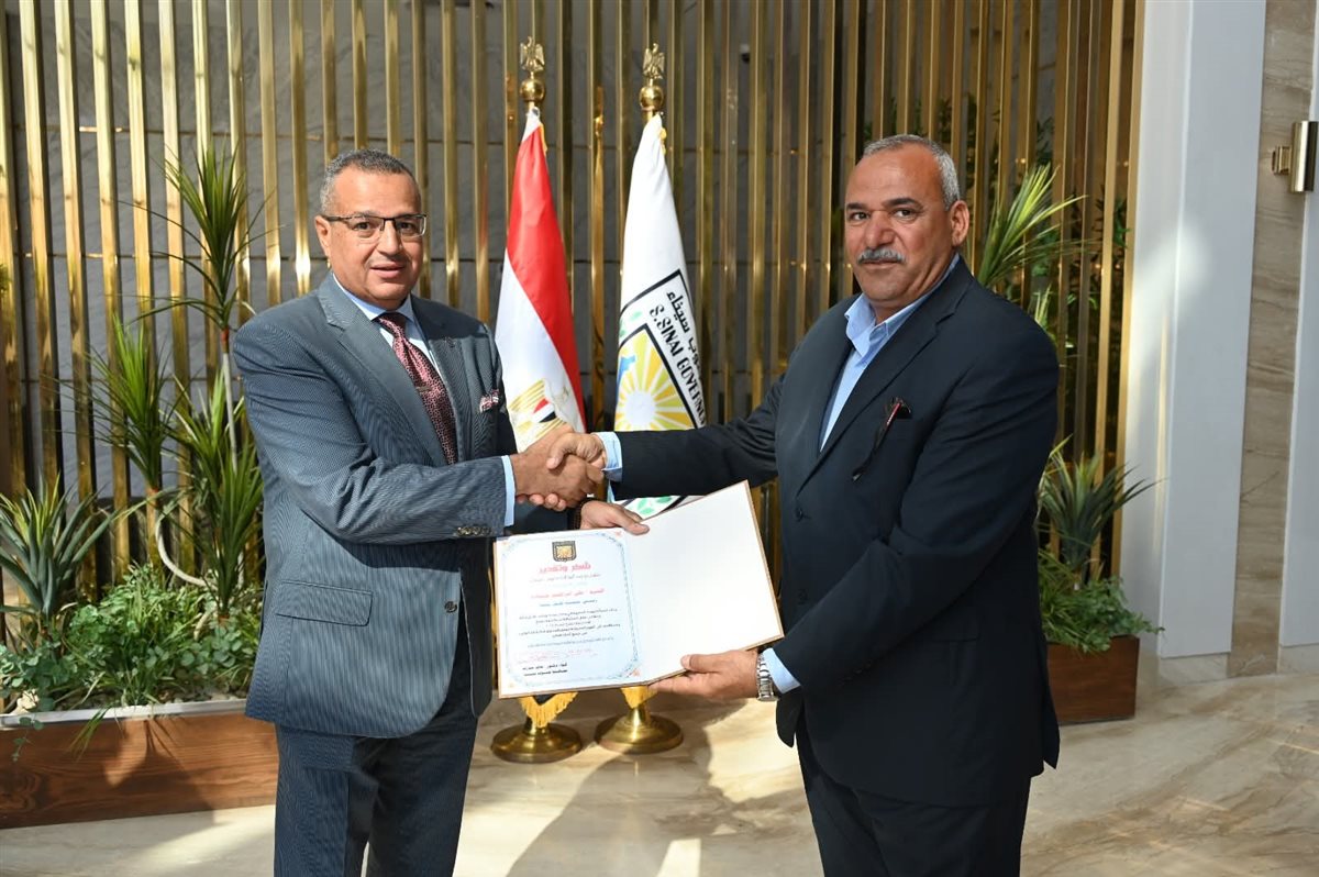 محافظ جنوب سيناء يكرم العاملين المشاركين لدورهم في نجاح قمة شرم الشيخ للسلام