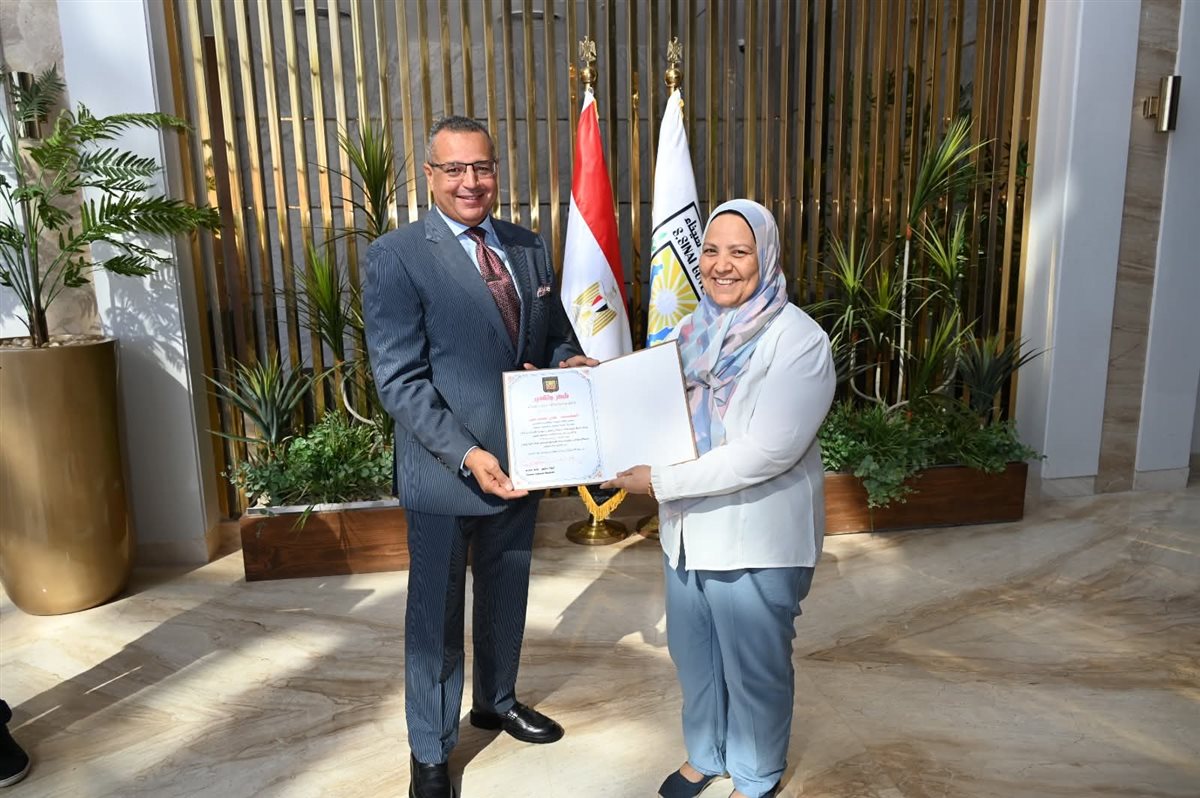 محافظ جنوب سيناء يكرم العاملين المشاركين لدورهم في نجاح قمة شرم الشيخ للسلام