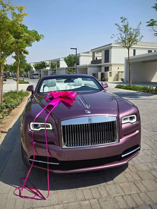 سيارة مي عمر في عيد ميلادها