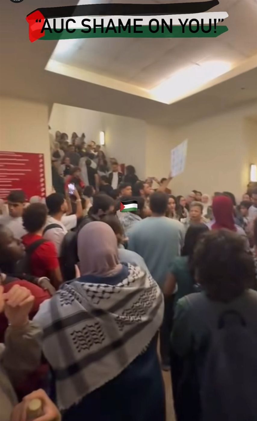 طلاب الجامعة الأمريكية 