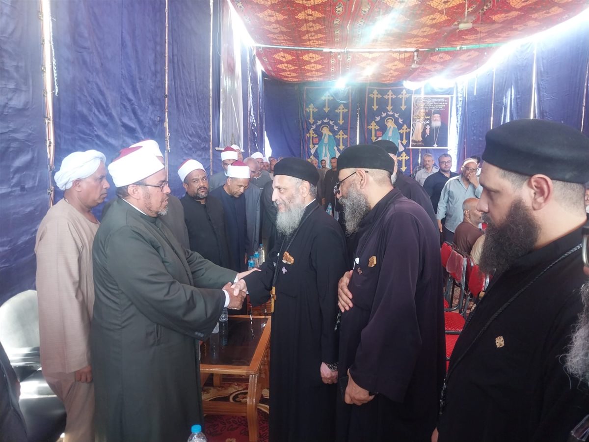 أوقاف الأقصر تقدم واجب العزاء في راعي دير القديسين بالطود