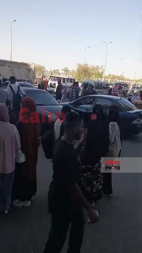 زحام الطلاب بسبب سائقي السرفيس
