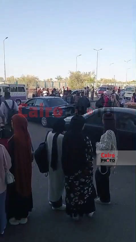 زحام وتكدس الطلاب بمنطقة المساكن بقنا