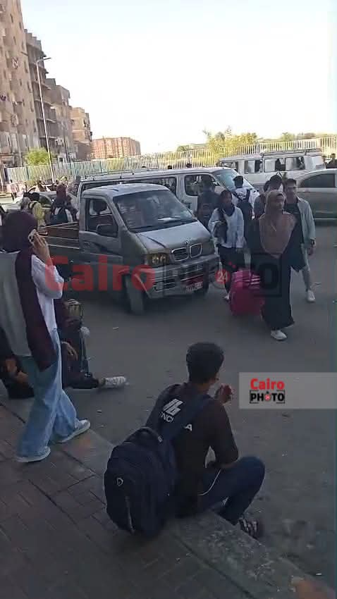 زحام الطلاب بسبب سائقي السرفيس