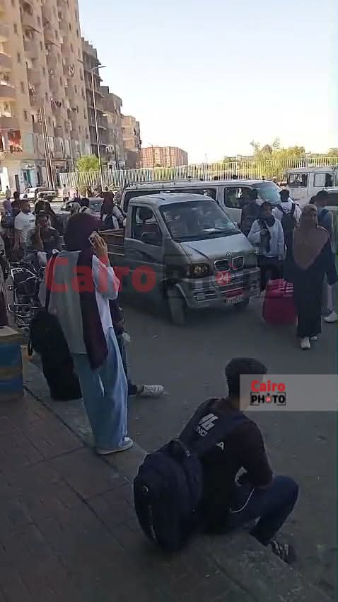 زحام الطلاب بسبب سائقي السرفيس