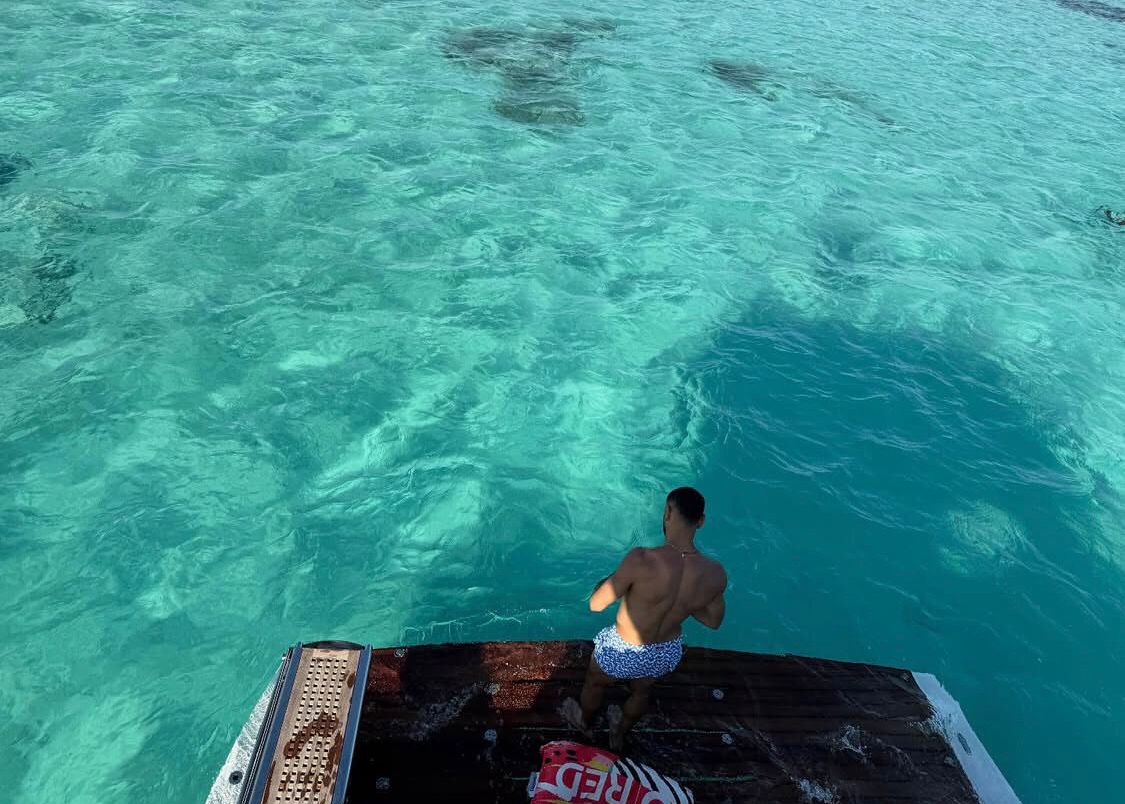 محمد صلاح يستمع بـ عطلته قبل العودة إلى منافسات الدوري الإنجليزي