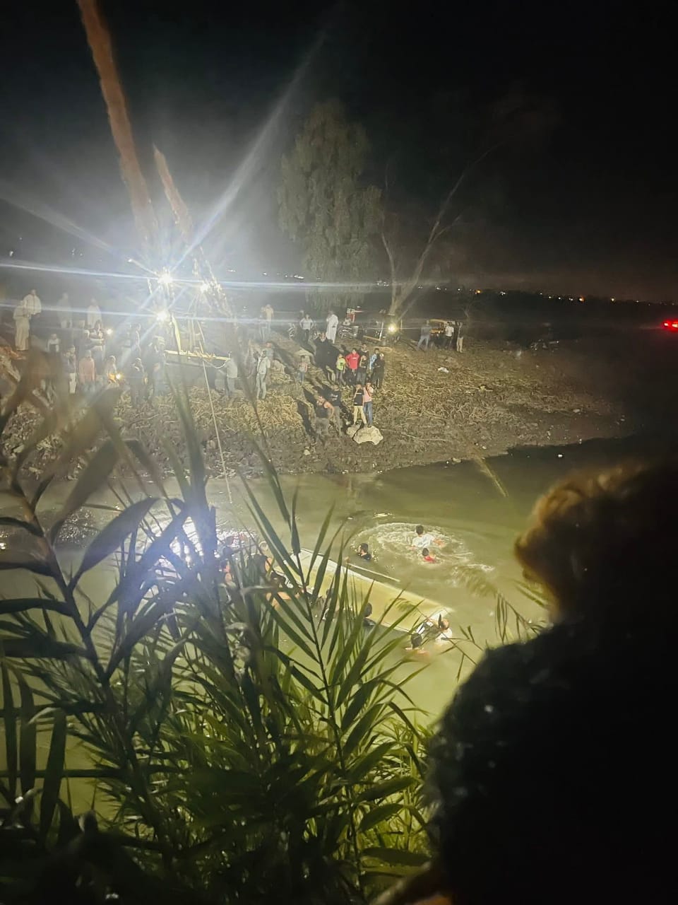 انقلاب ميكروباص في الترعة