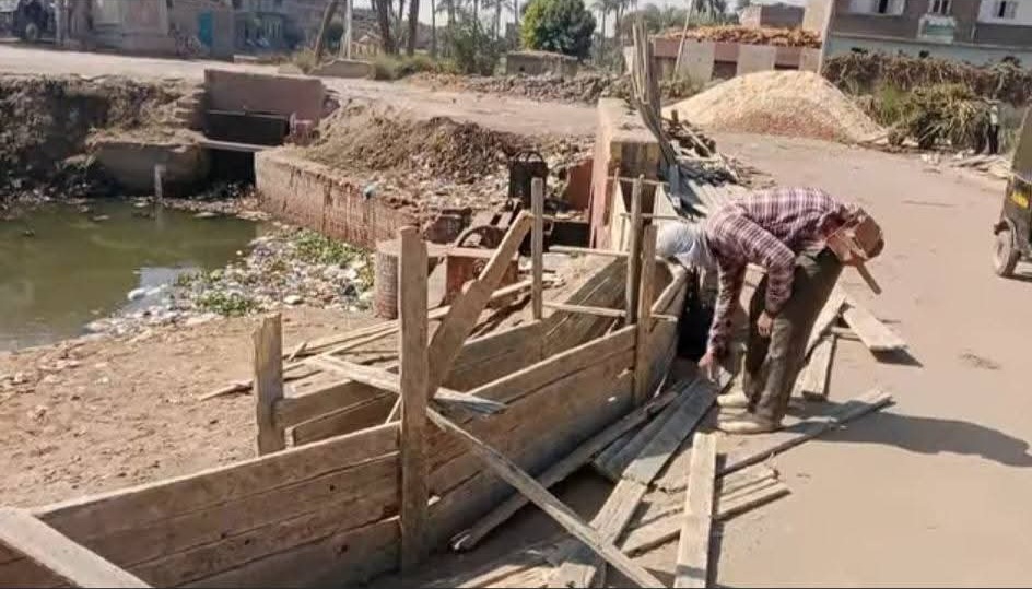 أثناء تشييد السور