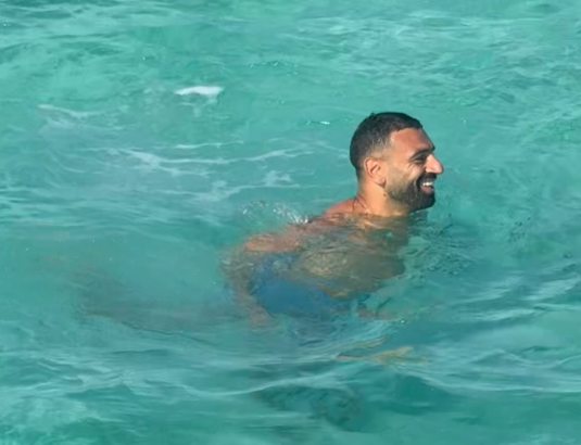 محمد صلاح يقضي إجازته بالغردقة