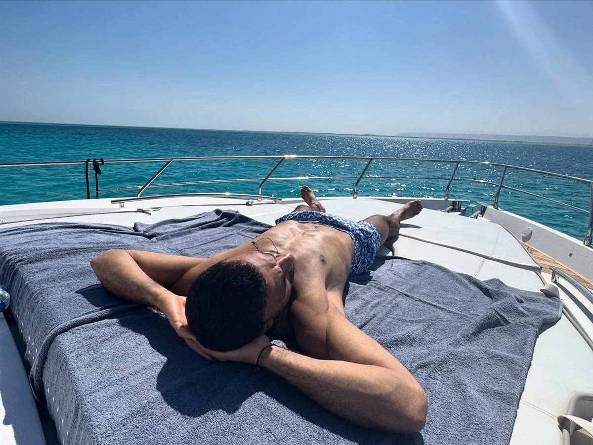 محمد صلاح خلال إجازته بالغردقة 