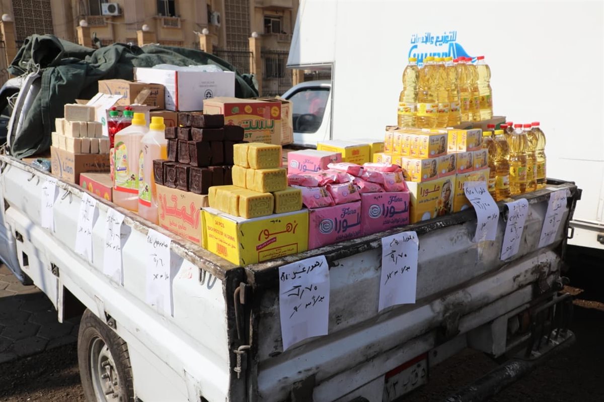 <strong>محافظ القاهرة يتفقد قافلة الخير</strong>