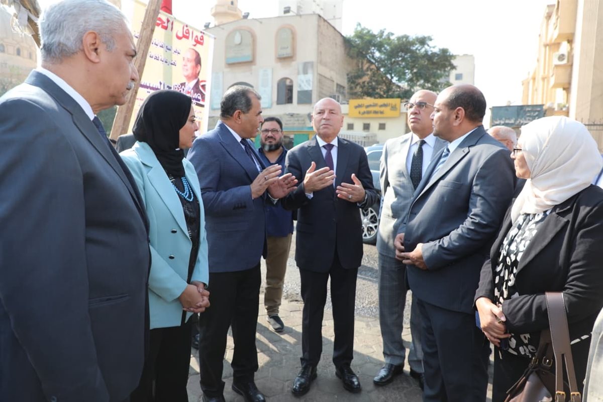 <strong>محافظ القاهرة يتفقد قافلة الخير</strong>