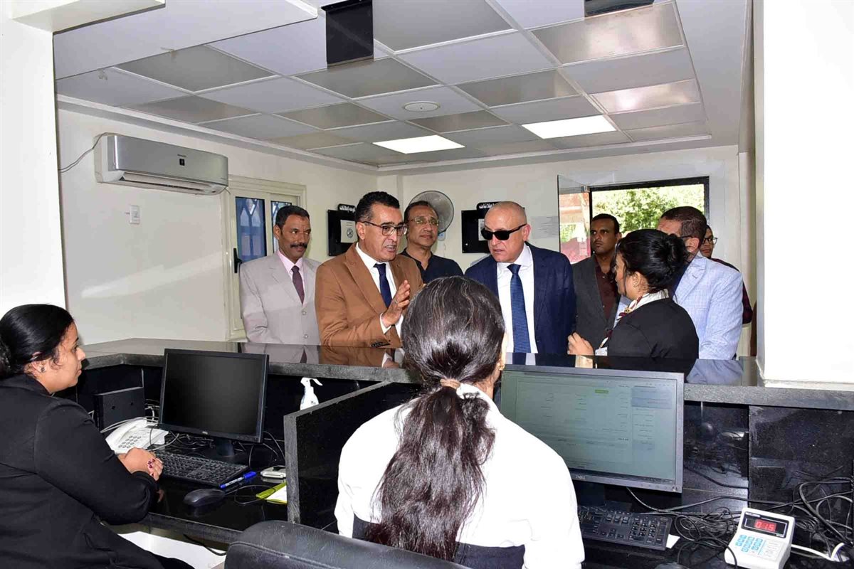 محافظ الأقصر وجولة لتفقد الحالة التموينية بالمحافظة 