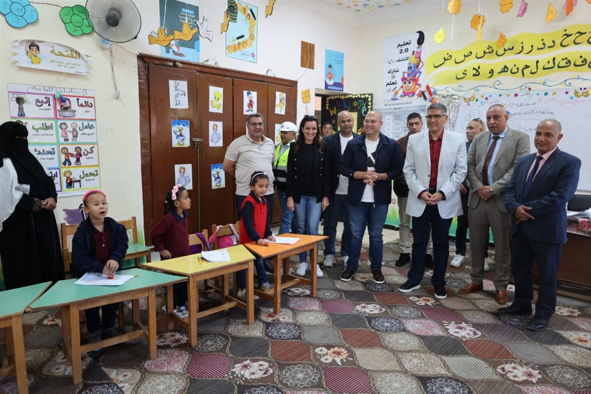 محافظ الجيزة يتفقد مدرسة المناجم الابتدائية بالواحات البحرية