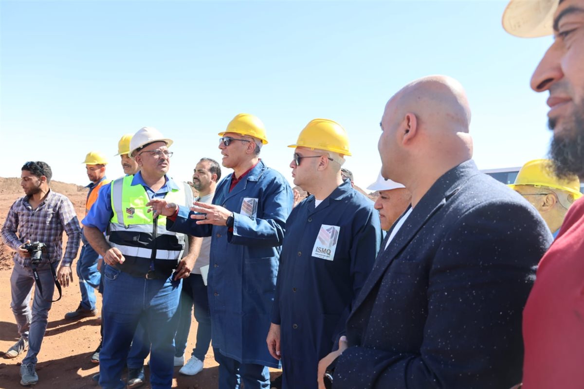 محافظ الجيزة يتفقد مشروعات شركة الحديد والصلب للمناجم والمحاجر بالواحات البحرية