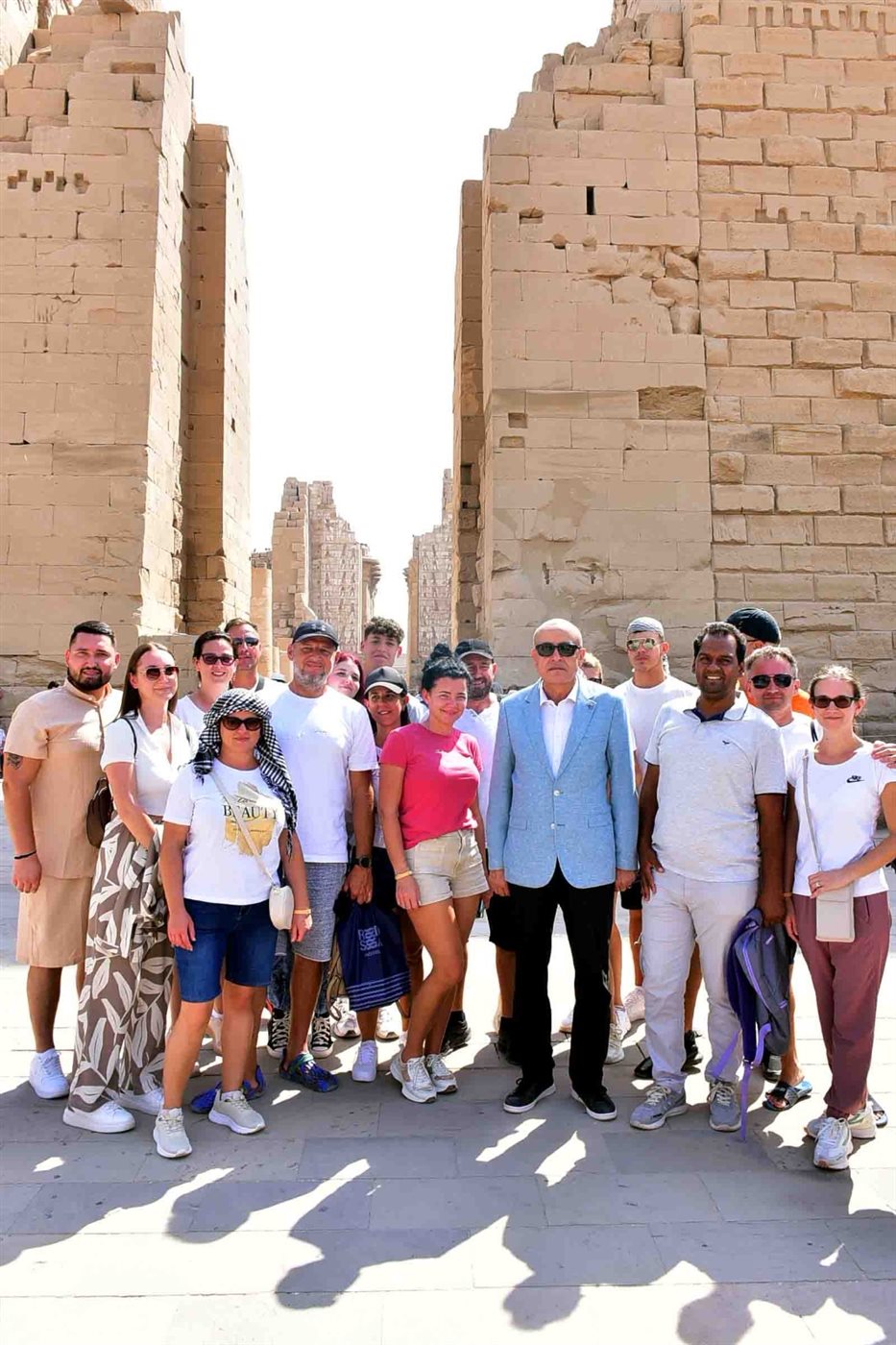 محافظ الأقصر يتفقد المواقع الأثرية 