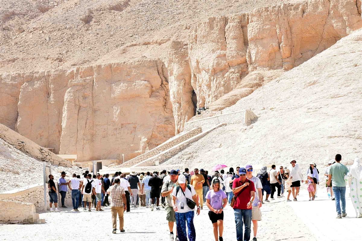 محافظ الأقصر يتفقد المواقع الأثرية 