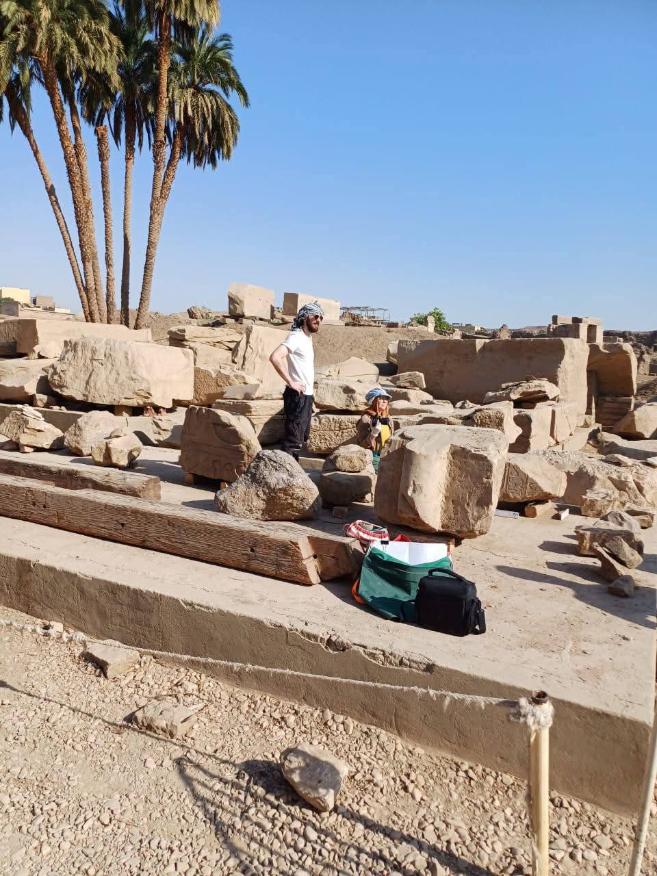 أعمال الحفائر والترميم بالمركز المصري الفرنسي في الكرنك 