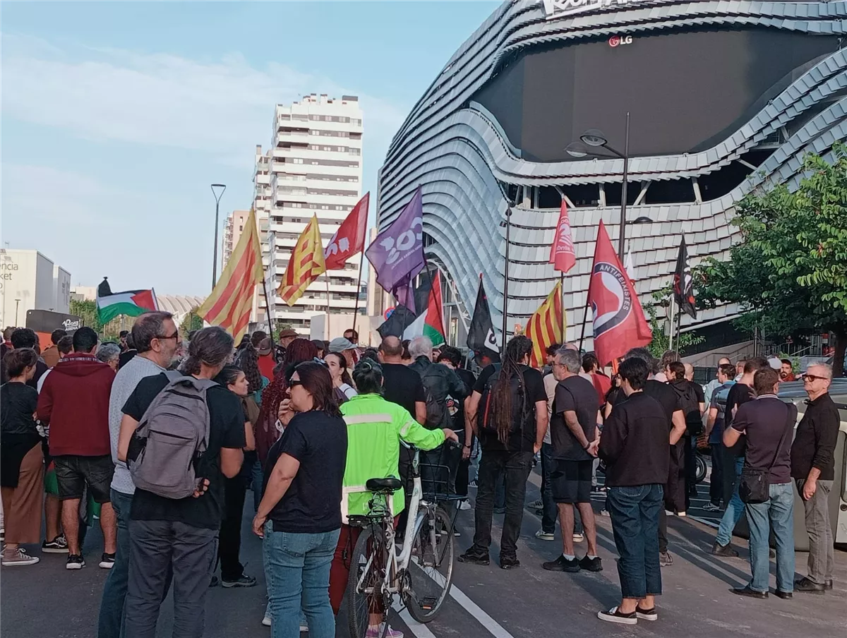 احتجاجات قوية قبل إحدى مباريات السلة في إسبانيا