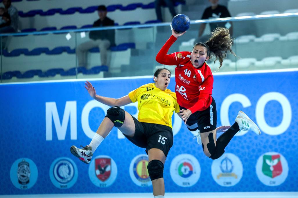 <strong>سيدات يد الأهلي يتأهلن إلى ربع نهائي بطولة إفريقيا بالمغرب</strong>