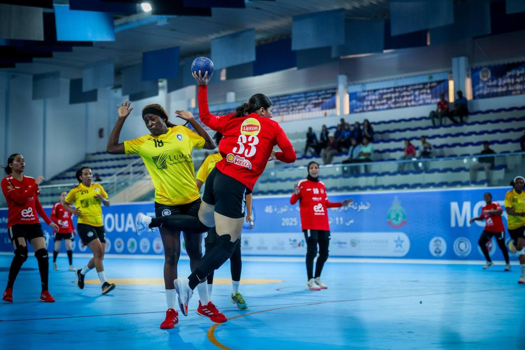 <strong>سيدات يد الأهلي يتأهلن إلى ربع نهائي بطولة إفريقيا بالمغرب</strong>