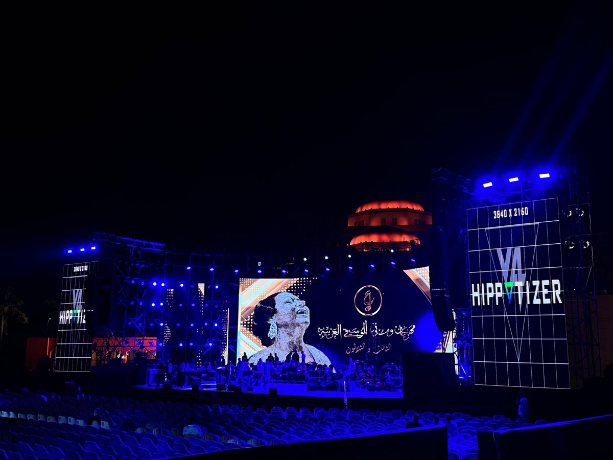 لقطات من التجهيزات النهائية لمسرح النافورة قبل انطلاق الدورة الـ 33 لمهرجان الموسيقى العربية