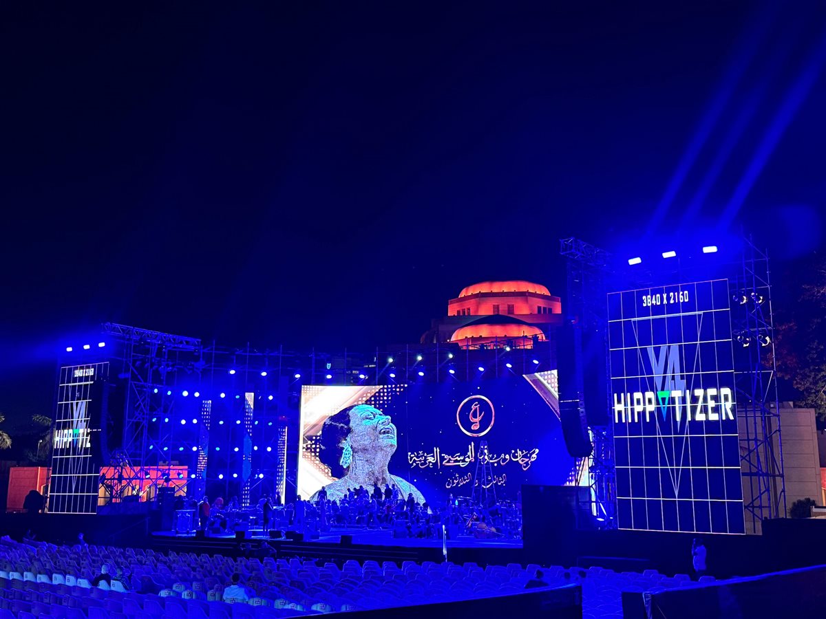 لقطات من التجهيزات النهائية لمسرح النافورة قبل انطلاق الدورة الـ 33 لمهرجان الموسيقى العربية