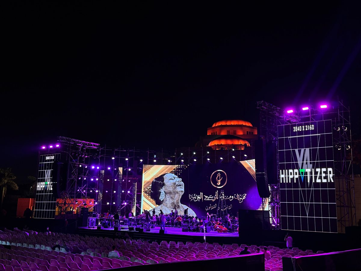 لقطات من التجهيزات النهائية لمسرح النافورة قبل انطلاق الدورة الـ 33 لمهرجان الموسيقى العربية