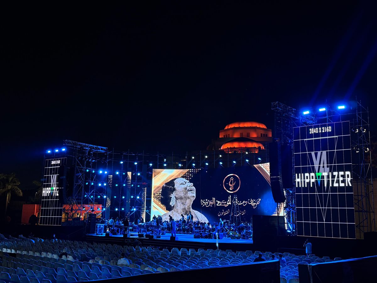 لقطات من التجهيزات النهائية لمسرح النافورة قبل انطلاق الدورة الـ 33 لمهرجان الموسيقى العربية