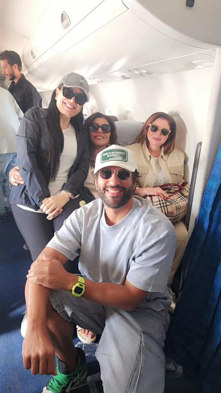 إلهام شاهين رفقة عدد من النجوم