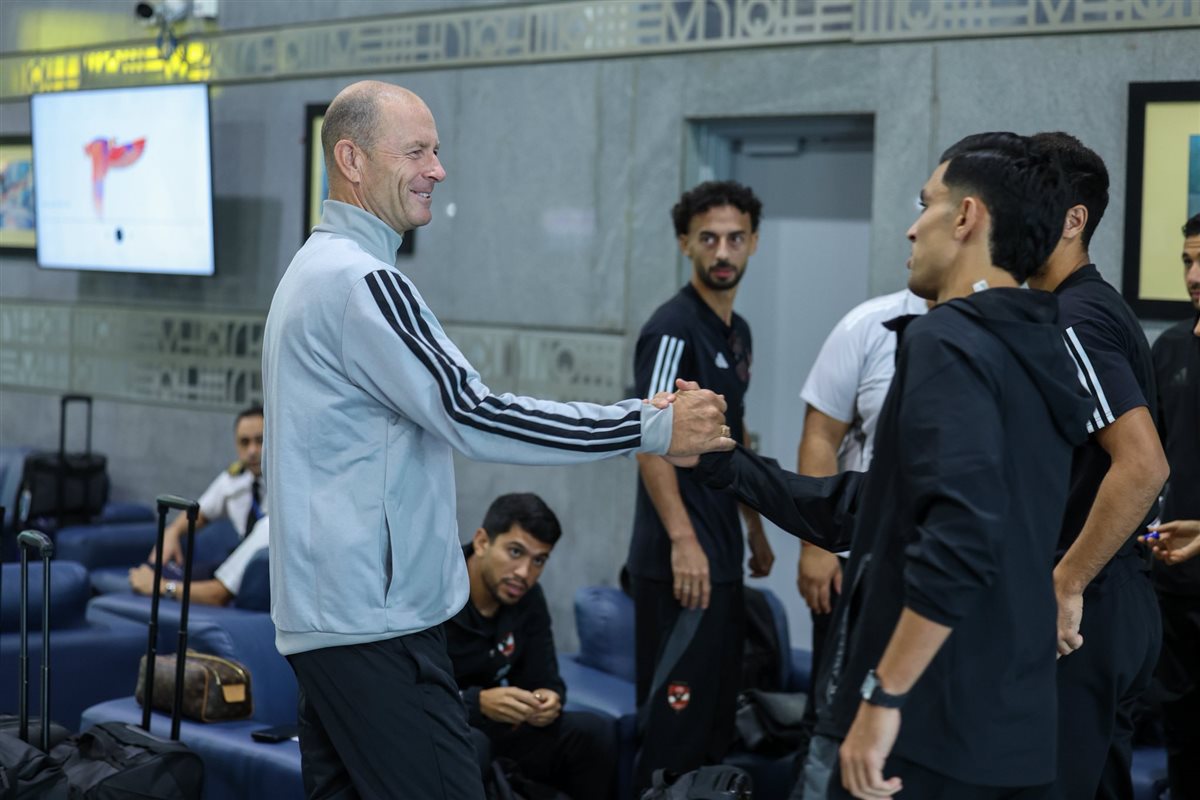 بعثة الأهلي في مطار القاهرة