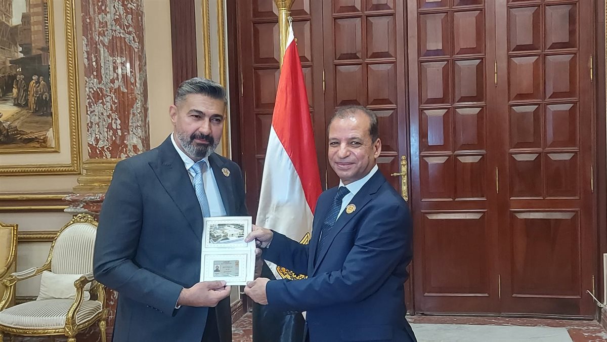 ياسر جلال  يتسلم كارنيه عضوية مجلس الشيوخ