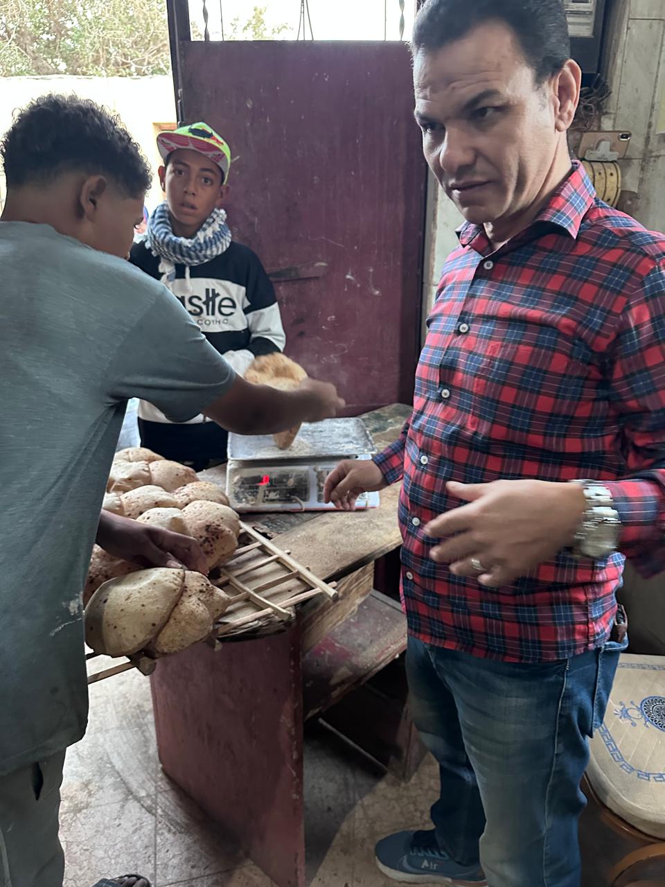 تموين الفيوم : ضبط منشأة بدون ترخيص و55 مخالفة تموينية متنوعة بدائرة المحافظة