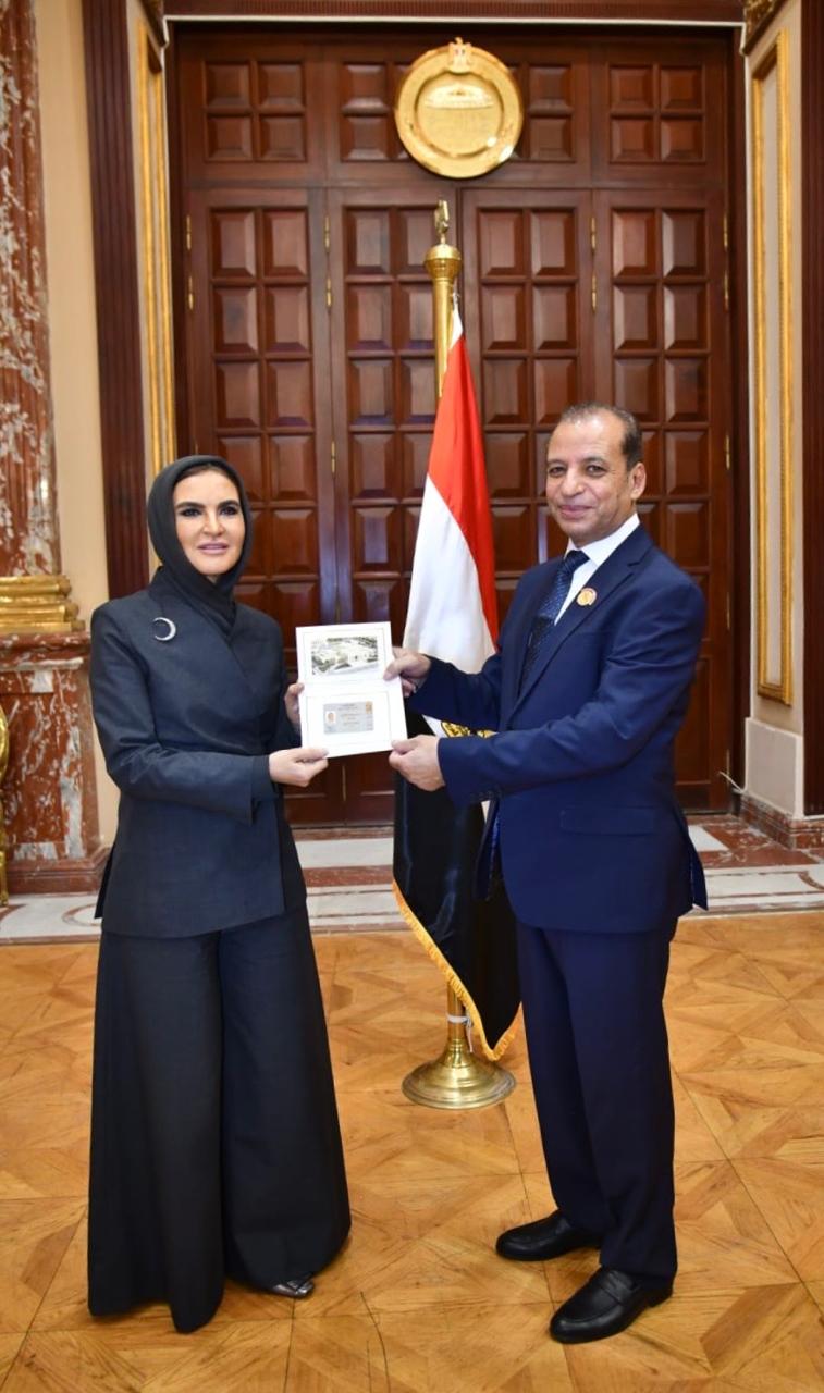 <strong>سحر نصر تتسلم كارنيه عضوية مجلس الشيوخ</strong>